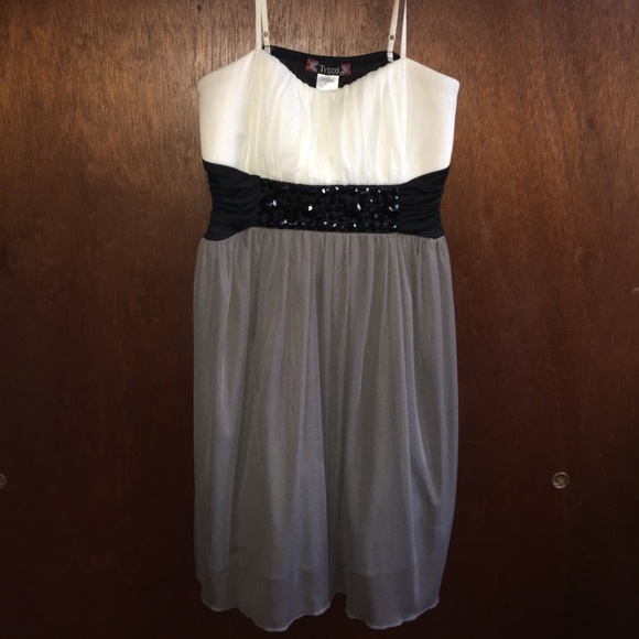 Dress - Picture 1 of 3